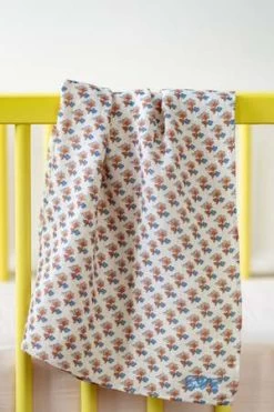 CaramelKids Caramel BABY BIB AND MUSLIN SET H23 - CREAM POSY PRINT -Fashion comprehensive store BABY BIB AND MUSLIN SET H23 CREAM POSY PRINT 20230915103738 2