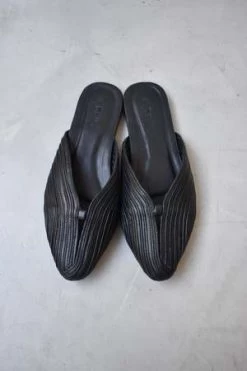 At Dawn.Leather Slides - Cream/Black -Fashion comprehensive store Sample Leather Slides 20231028003624 1