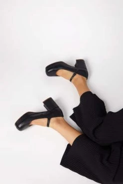 Intentionally BlankINTENTIONALLY TAFT PLATFORM MARYJANE - Black